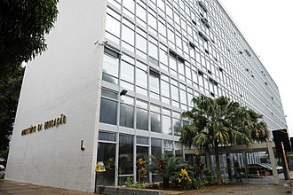 MEC libera acúmulo de benefícios para estudantes de graduação