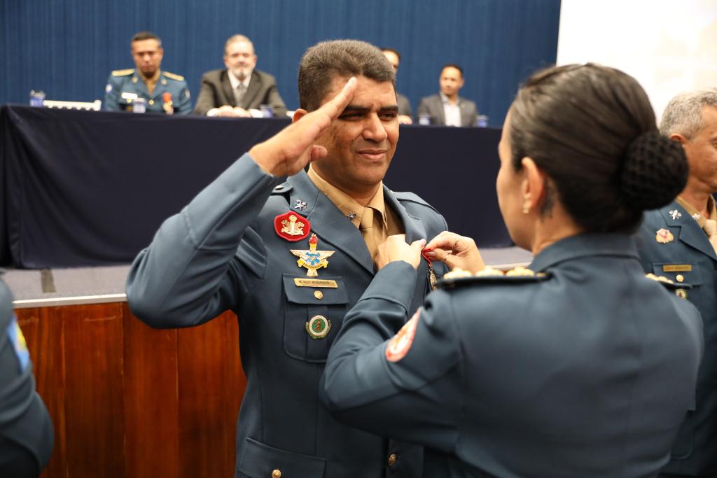 Corpo de Bombeiros entrega de medalhas a militares e civis em cerimônia dos 61 anos da corporação